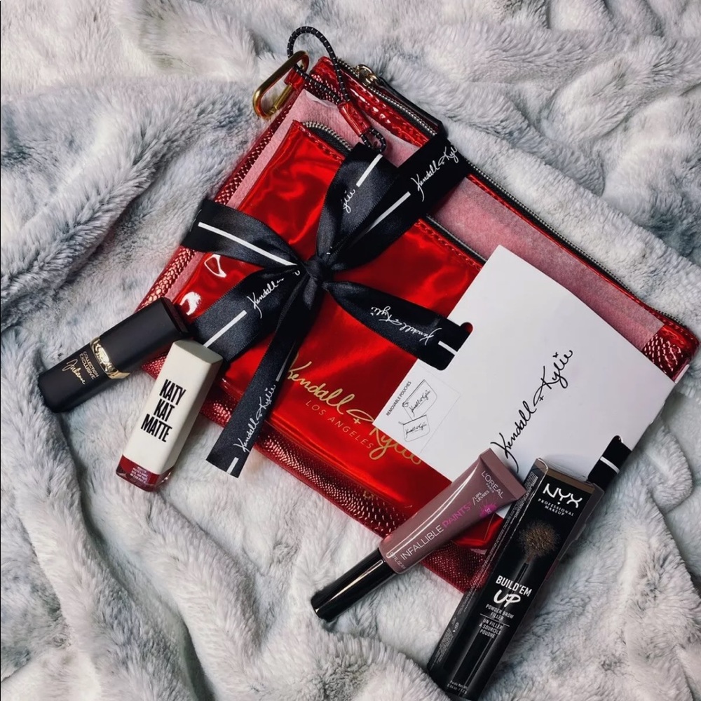 Kendall & Kylie Red Pouches 2 Piece Gift set